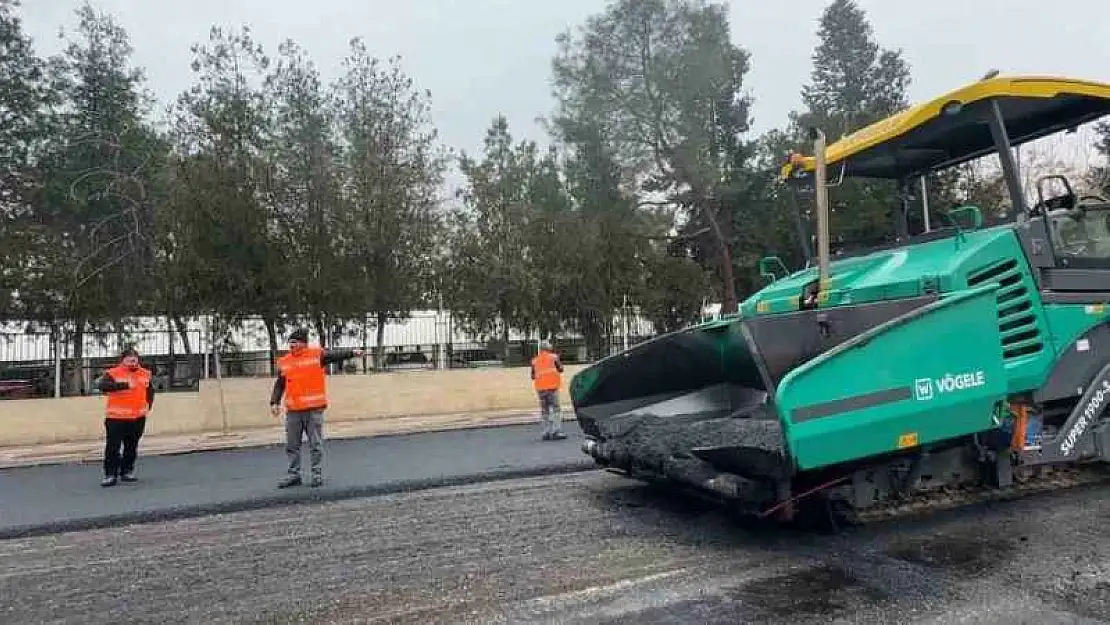 Büyükşehir'den sıcak asfalt çalışması