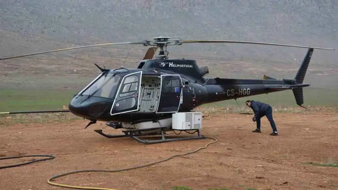 Kesintisiz enerji için helikopterle bakım onarım yapılıyor