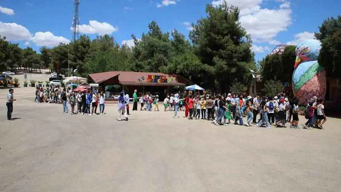 Gaziantep Hayvanat Bahçesi'ni 1 yılda 4 milyon 750 bin kişi ziyaret etti