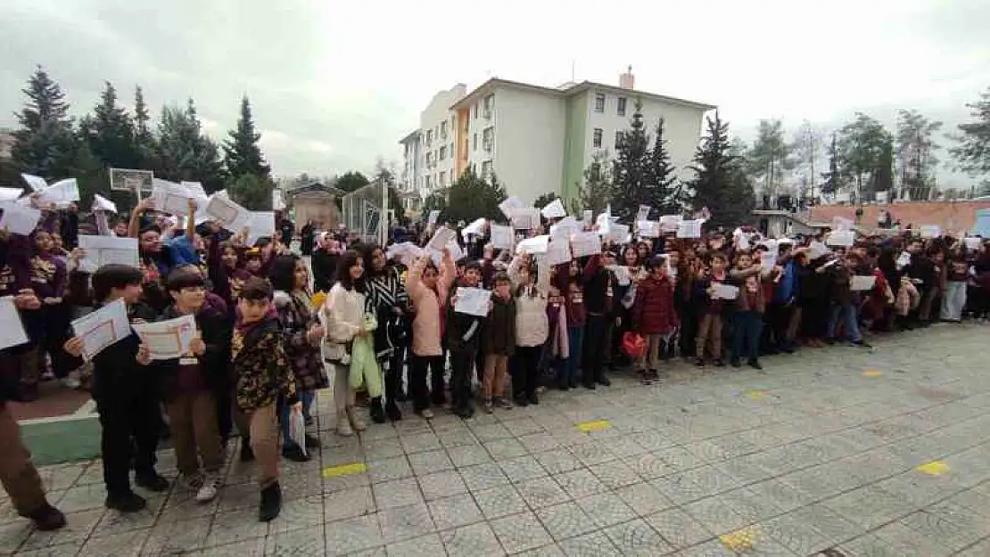 Şanlıurfa'da 747 bin öğrenci karne heyecanı yaşadı