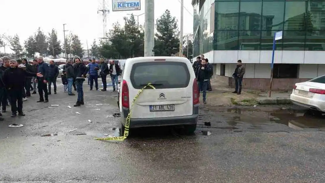 Diyarbakır'da feci kaza güvenlik kamerasına yansıdı: 1 ölü, 3 ağır yaralı