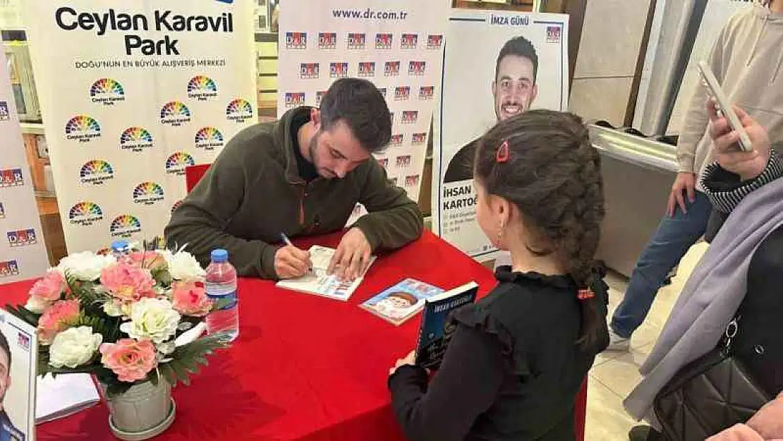 Ceylan Karavil Park ev sahipliğinde genç yazar okuyucuları ile buluştu