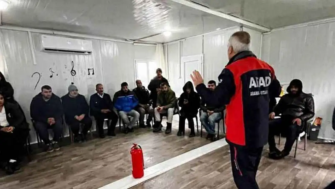 Konteyner kent yönetimlerine yangın söndürme eğitimi