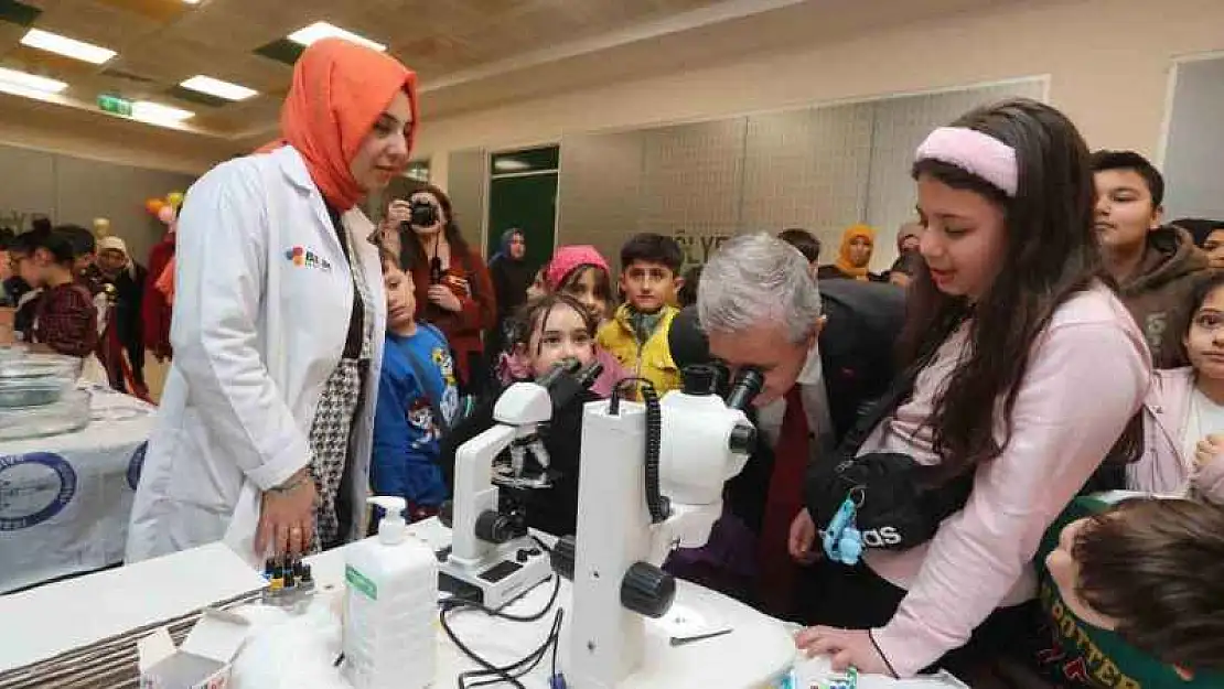 Tahmazoğlu Bilim Şenliğinde öğrencilerle bir araya geldi