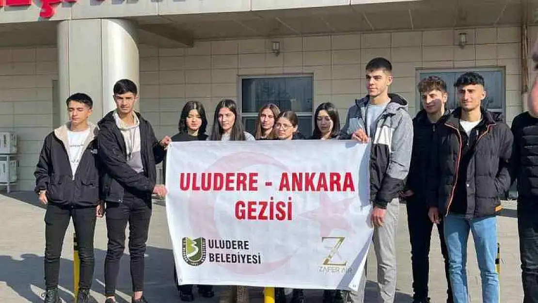 Sosyal medyadan geziye gitmek istediklerini bildiren öğrenciler, Ankara'ya gönderildi