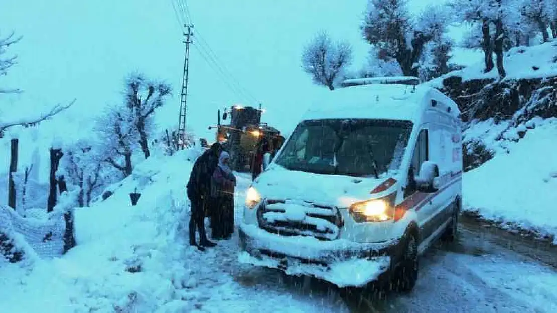 Batman'da köyde fenalaşan hasta 8 saatlik çalışmayla hastaneye ulaştırıldı