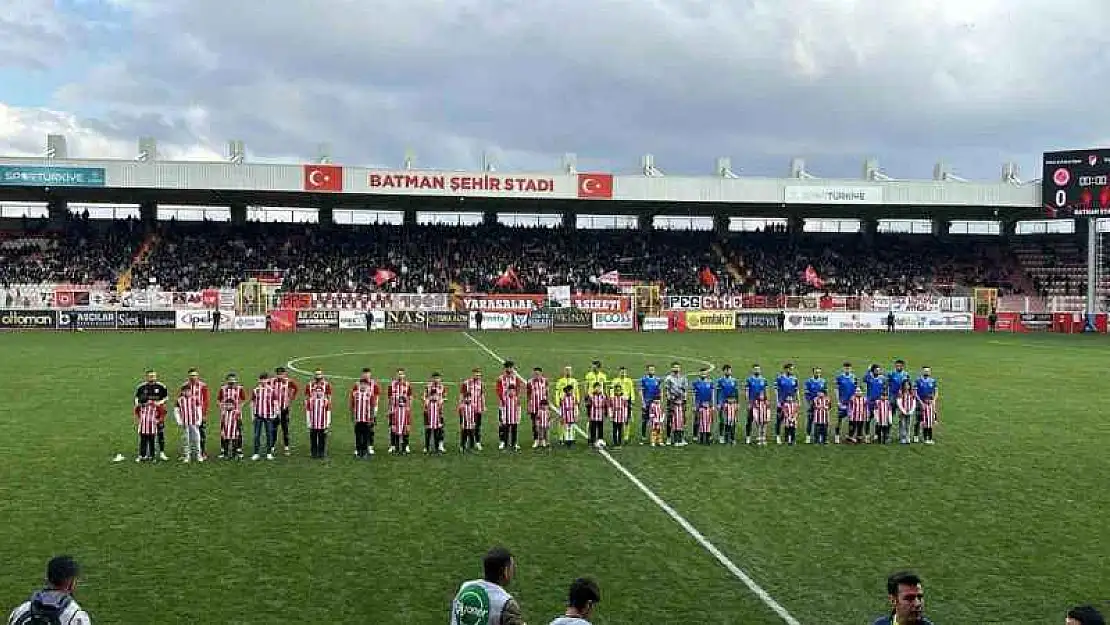 Batman Petrolspor, oyuncuları şehit ve gazi çocuklarıyla sahaya çıktı