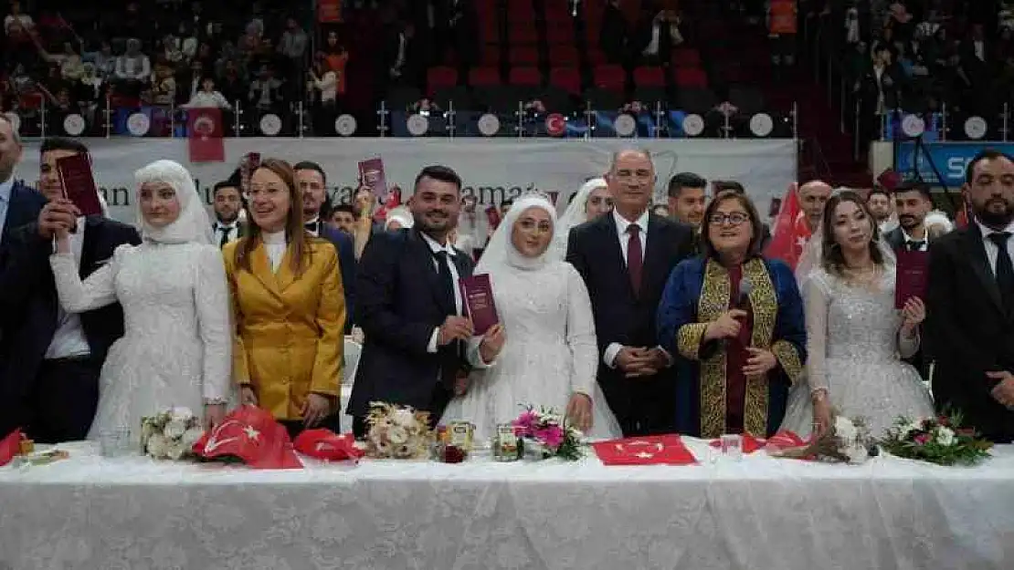 Başkan Fatma Şahin 250 çiftin nikahını kıydı