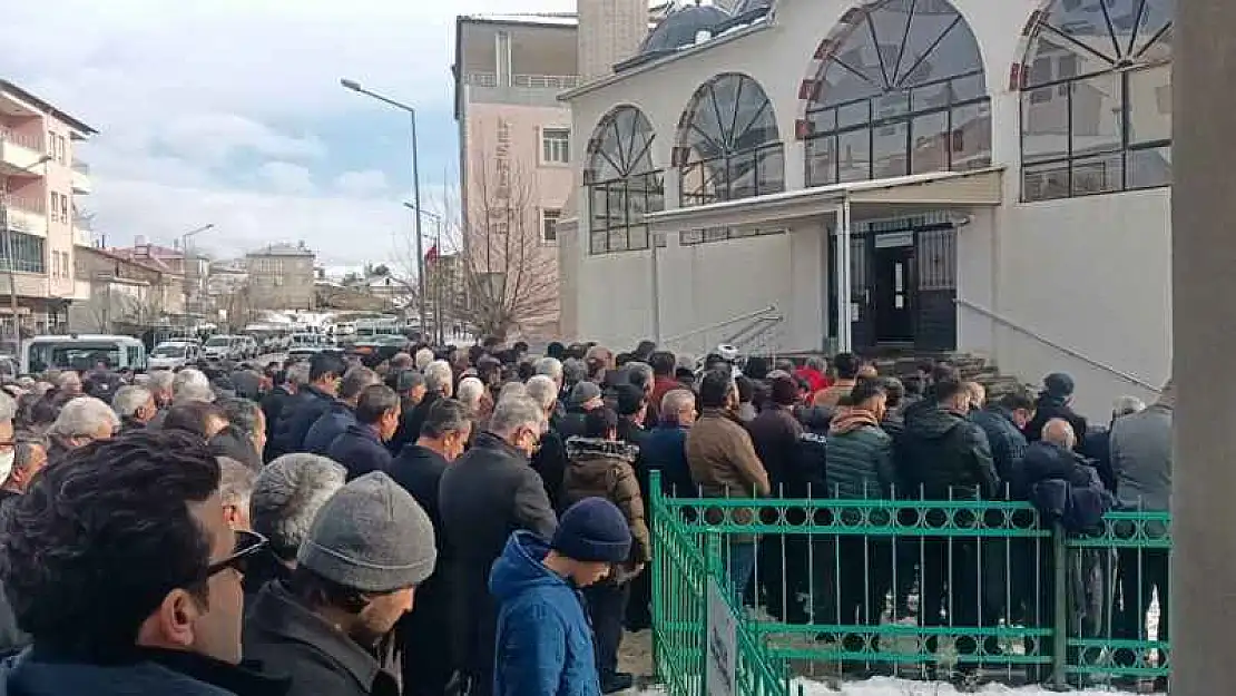 Evinde ölü bulunan il genel meclis üyesi son yolculuğuna uğurlandı