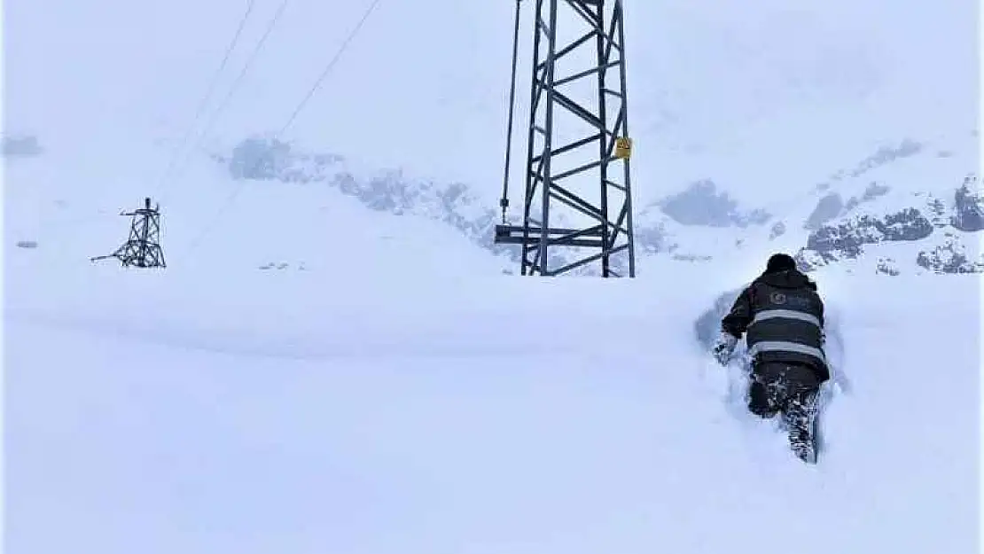 Dicle Elektrik ekiplerinin zorlu kış mesaisi