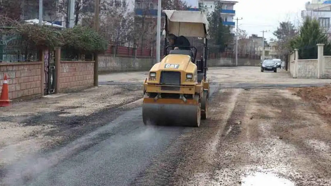 Siirt'te asfalt ve yama çalışmaları sürüyor