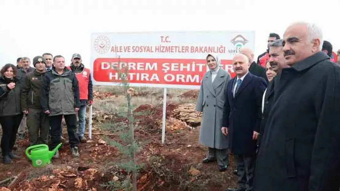 Bakan Göktaş deprem şehitleri adına fidan dikti