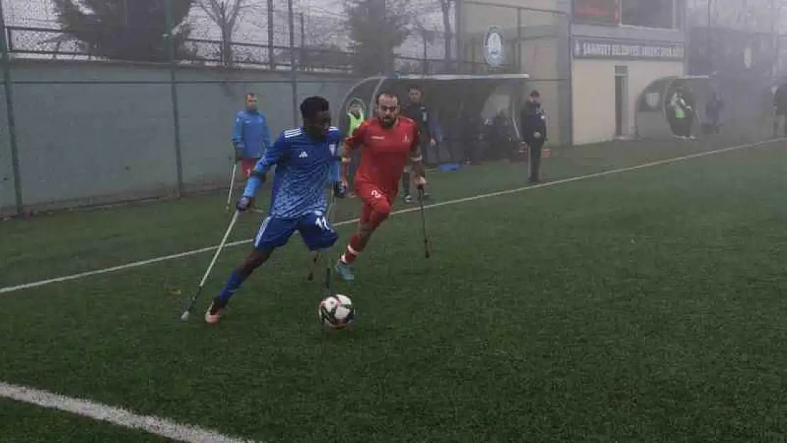 Şahinbey Ampute futbol takımı İzmir Ampute Futbol Takımı karşısında 10-0 galip geldi