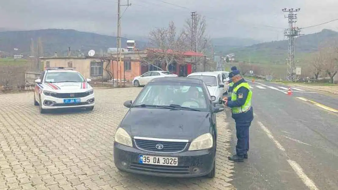 Çermik'te emniyet kemeri takmayanlara geçit verilmiyor