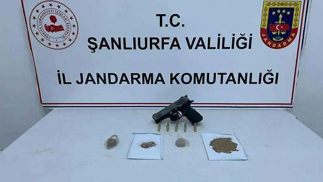 Zehir tacirleri jandarmadan kaçamadı