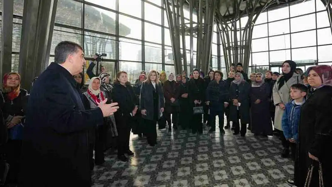 AK Parti Kadın ve Gençlik Teşkilatı, Şehitkamil hizmetlerini gezdi