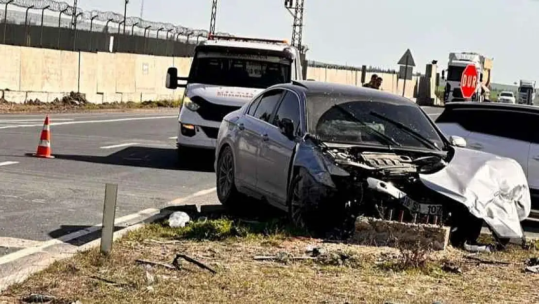 Mardin'de otomobil ile hafif ticari araç çarpıştı: 1 yaralı