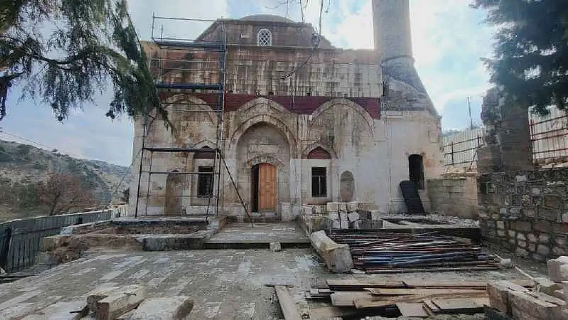 Tarihi Kurşunlu Cami'de restorasyon hızla ilerliyor