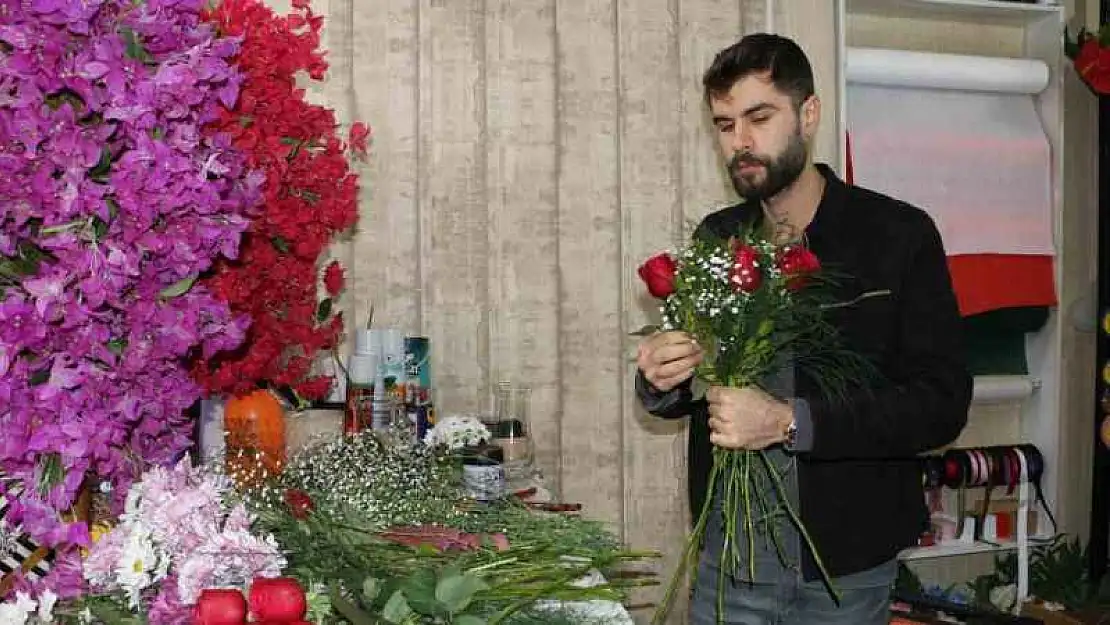 14 Şubat'ta sevgililer yapay güle yöneldi