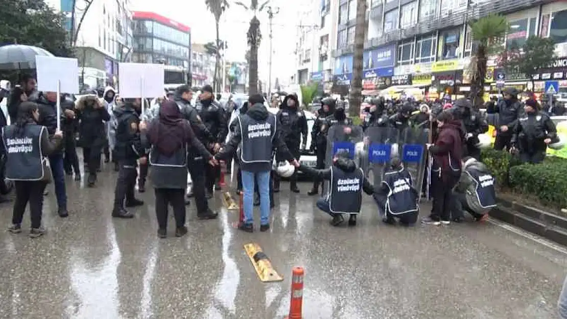 Şanlıurfa'da izinsiz gösteriye polis müdahalesi