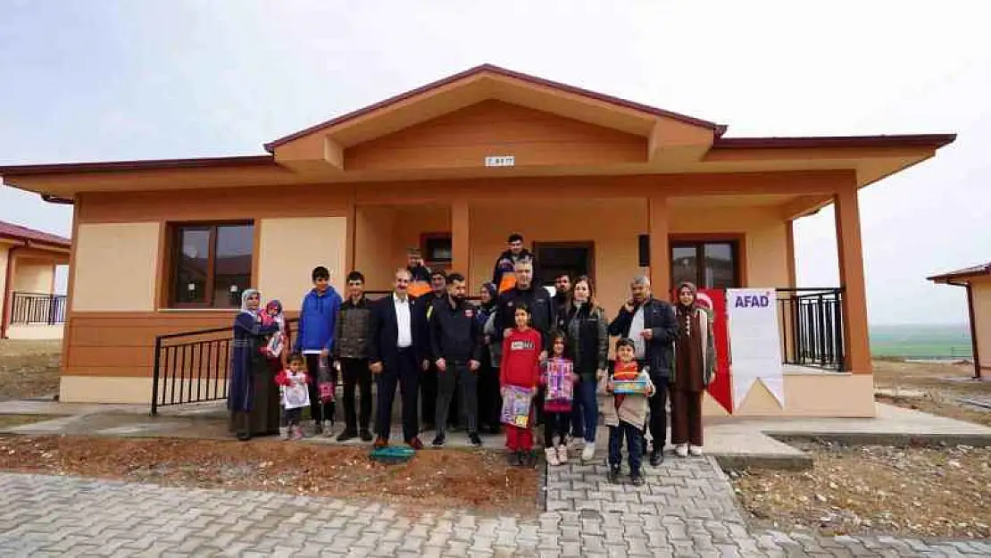 Adıyaman'da köy konutlarının anahtarları teslim edildi