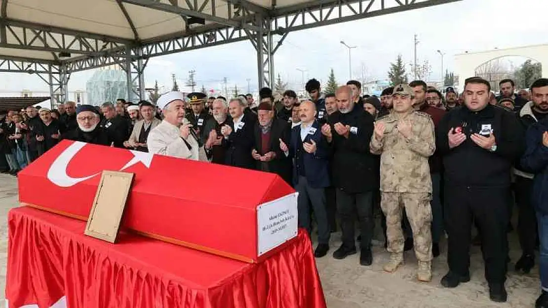 Rahatsızlık sonucu hayatını kaybeden Astsubay Ekinci toprağa verildi