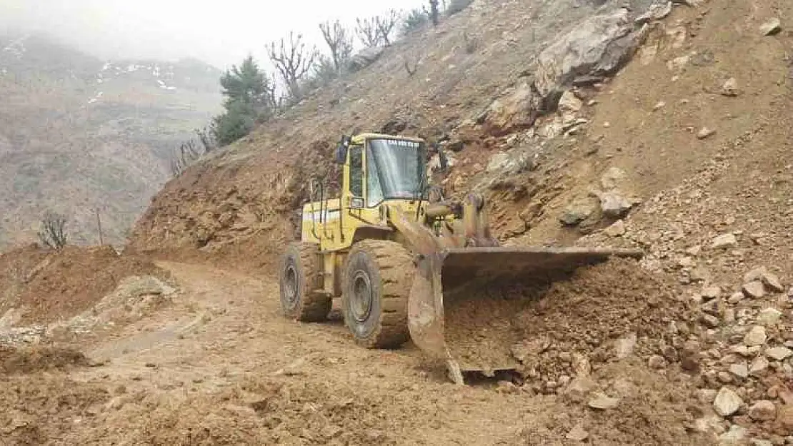 Sason'da köy yollarında genişletme çalışması başlatıldı