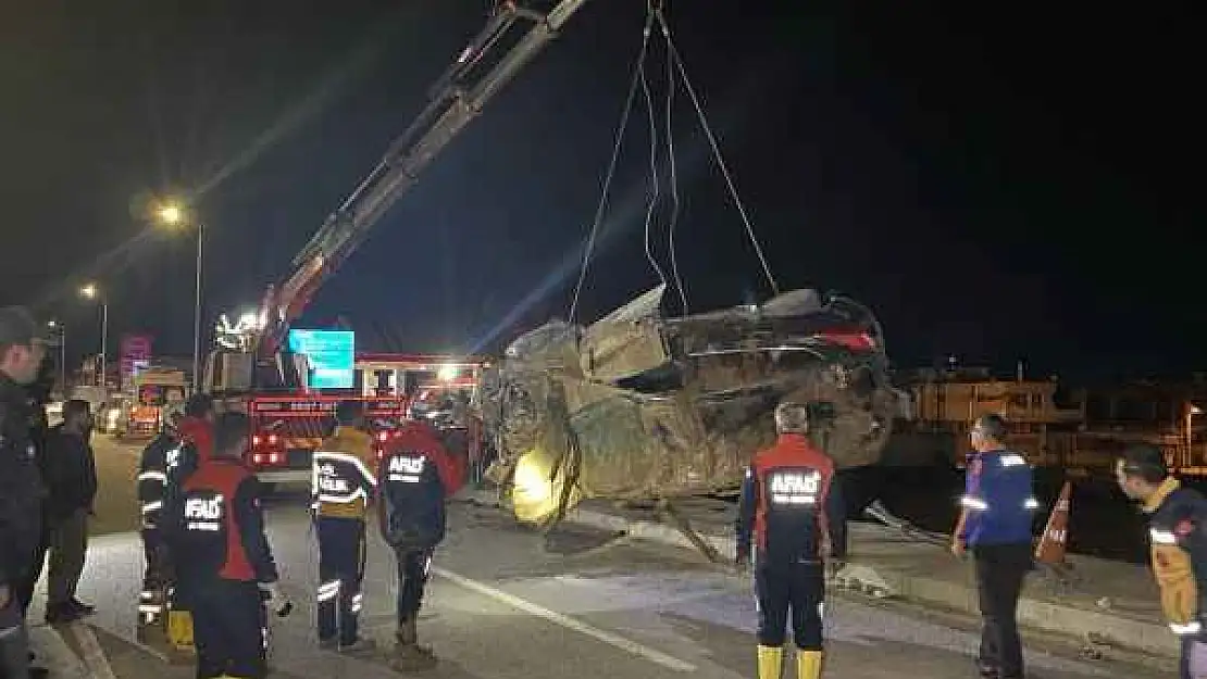 Adıyaman'daki feci kaza kamerada: 1 polis hayatını kaybetti, 1 polis yaralandı