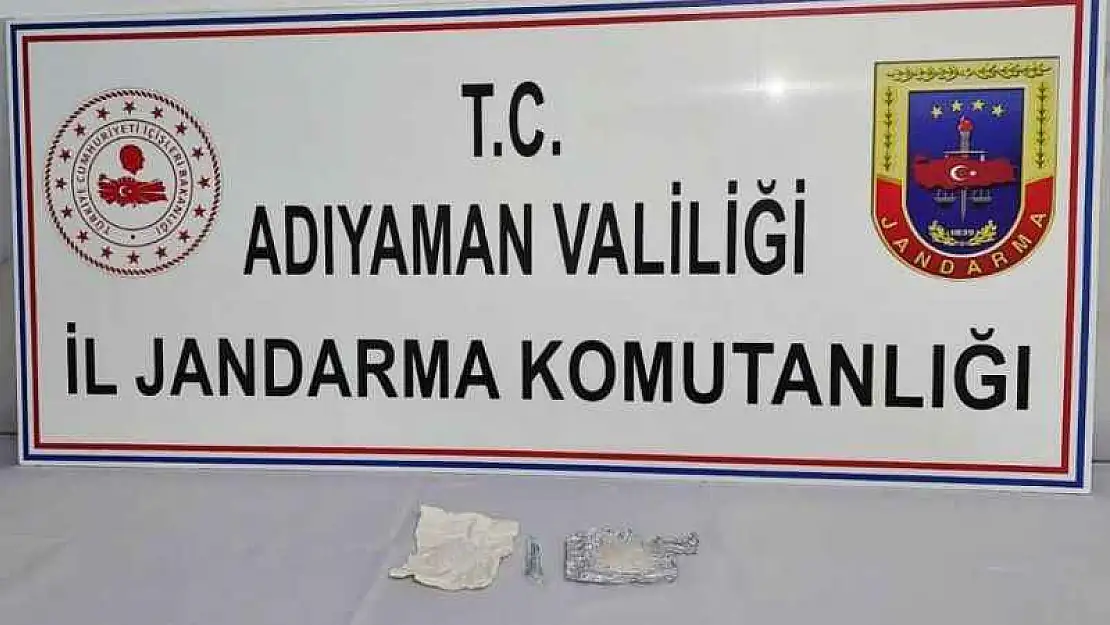 Uyuşturucu bulunduran 2 kişi yakalandı