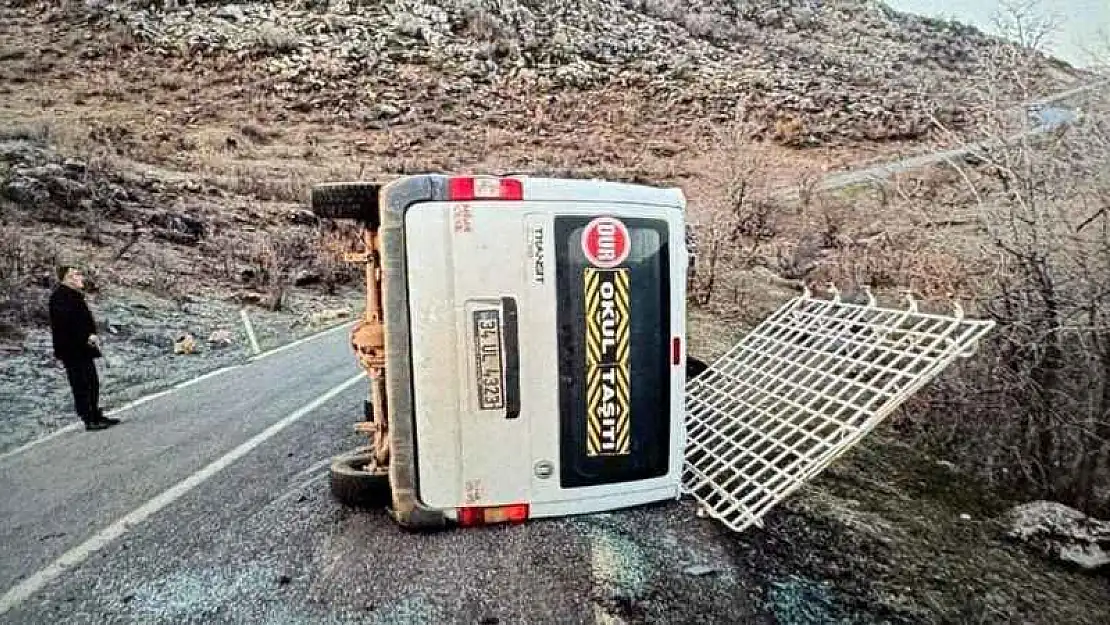 Siirt'te minibüs devrildi: 11 yaralı