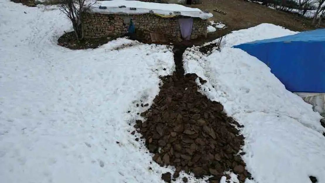 Beytüşşebap'ta besicilerin zorlu kış mesaisi sürüyor