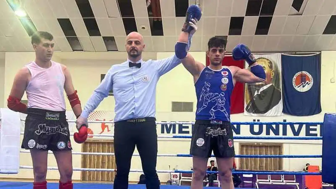 GAÜN öğrencisi Ünilig Muaythai Türkiye birincisi oldu