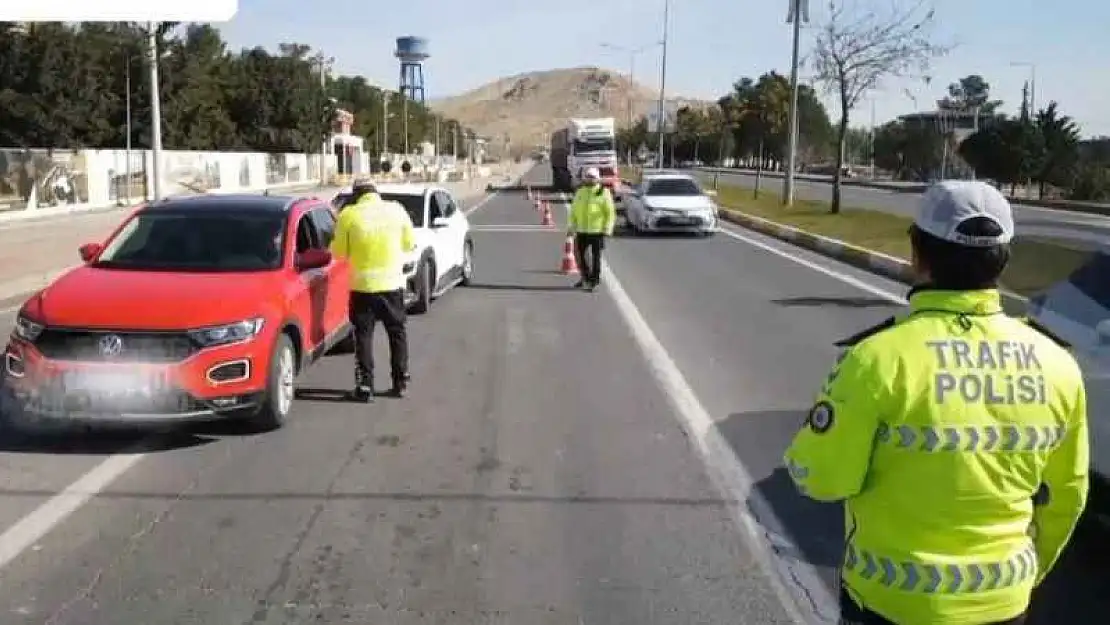 Mardin'de hava destekli trafik denetimi: 19 araç sürücüsüne ceza