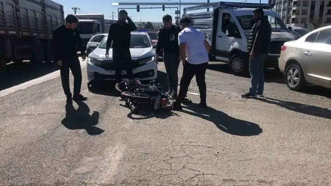 Batman'da otomobil motosiklete çarptı: 1 yaralı