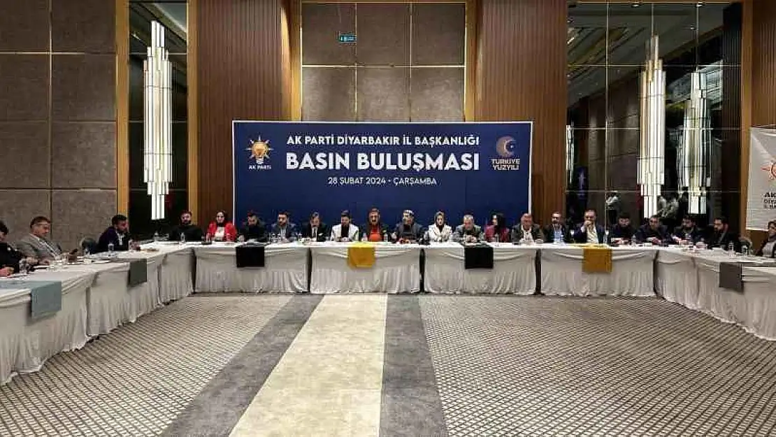 AK Parti Diyarbakır İl Başkanı Raşit Ocak basın mensuplarıyla bir araya geldi