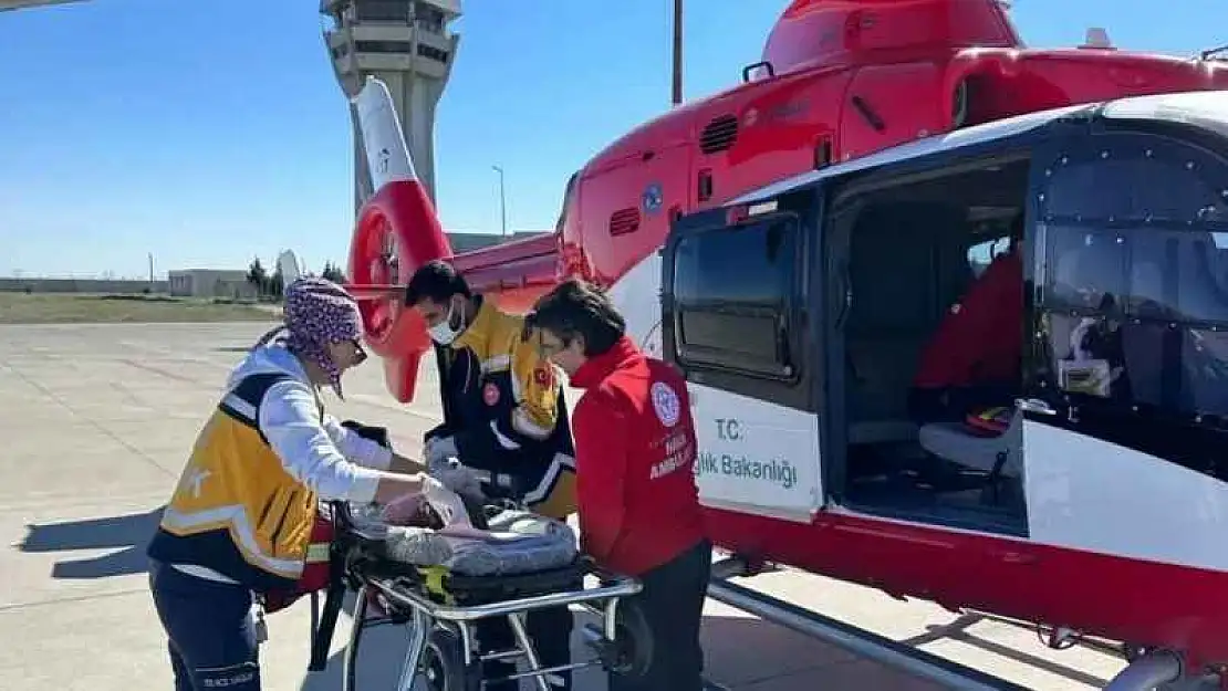 Şırnak'ta ambulans helikopter 2 yaşındaki Emine bebek için havalandı