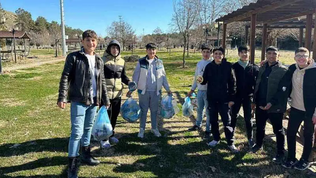 Öğrenciler çevre temizliği yaptı