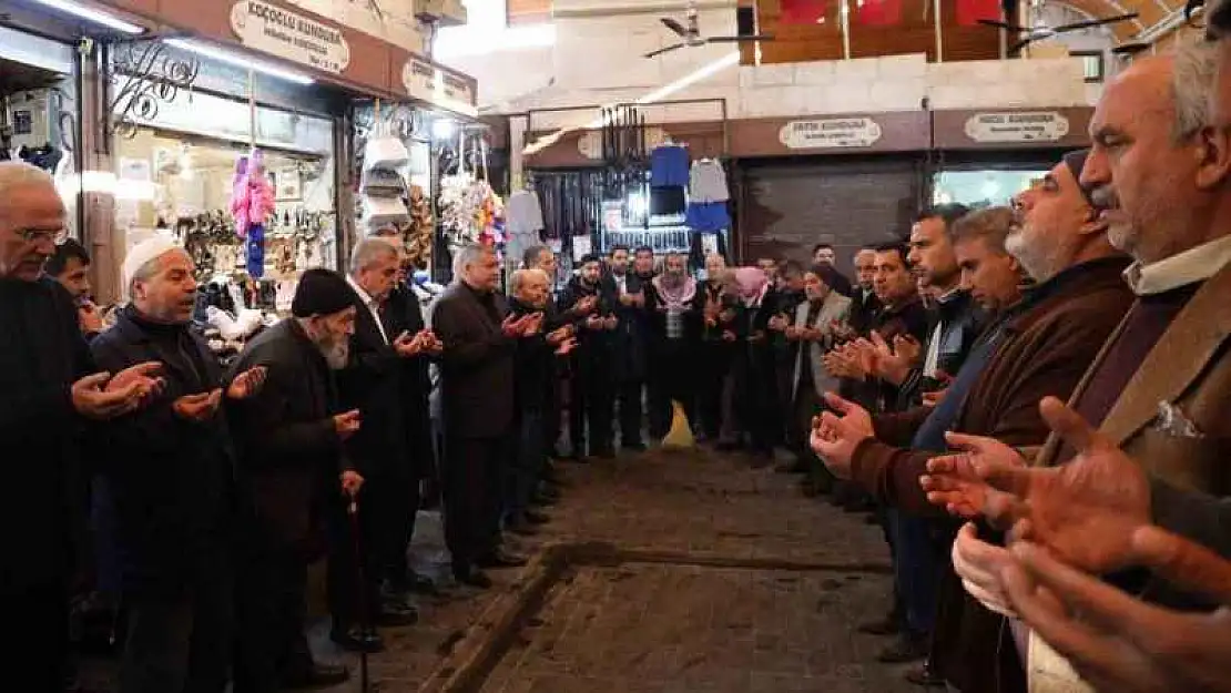 Beyazgül esnaf duasına katıldı