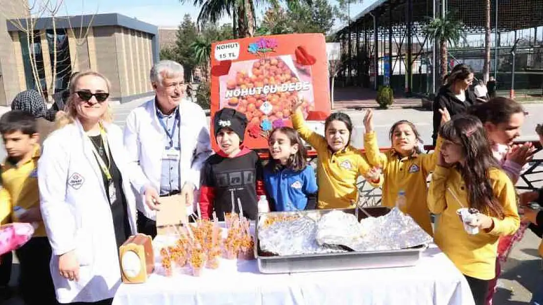 Diyarbakır'da minik öğrenciler ürettiklerini 'girişimcilik' etkinliğinde tezgahlarda satışa sundu