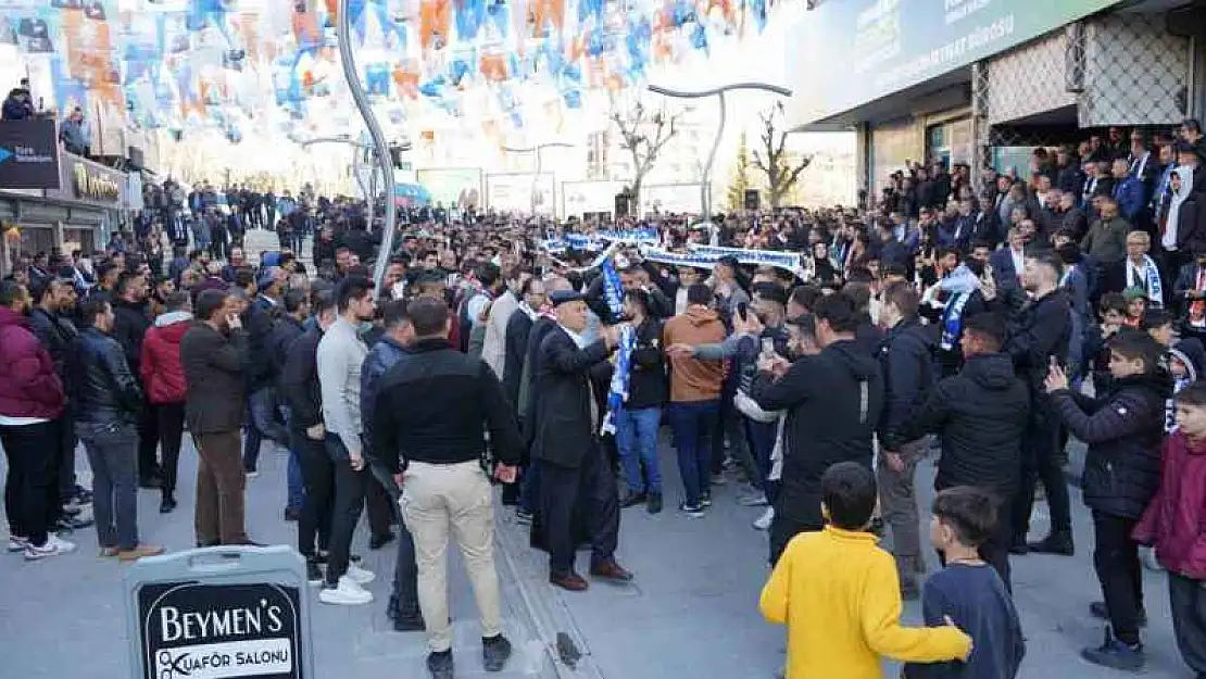 Şırnak'ta mevcut belediye başkanına destek yürüyüşü