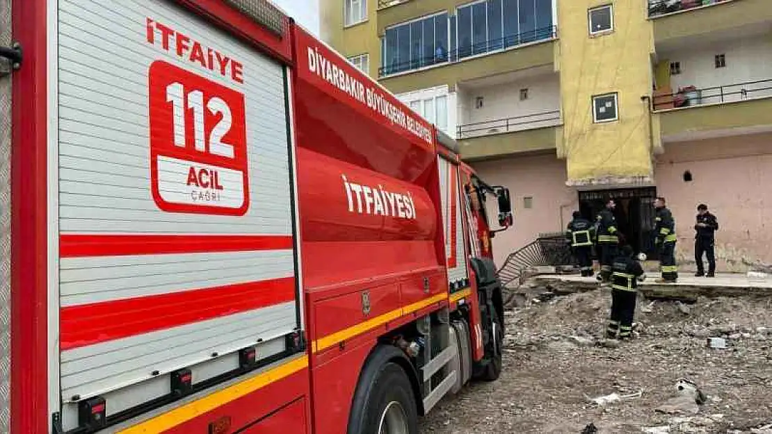 Diyarbakır'da ev yangını: İtfaiye eri yaralandı