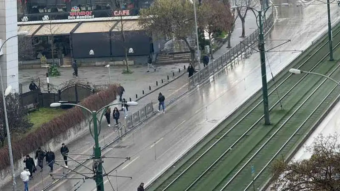 Gaziantep'te aniden bastıran sağanak hayatı olumsuz etkiledi