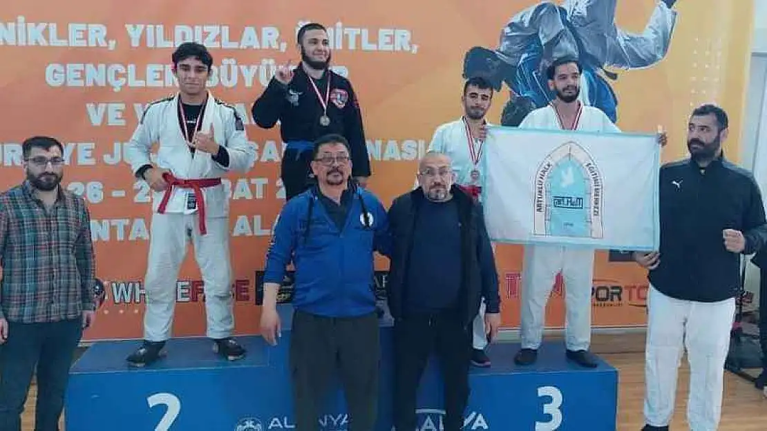 Gölbaşılı Sporcular Alanya'dan 26 Madalya ile döndü