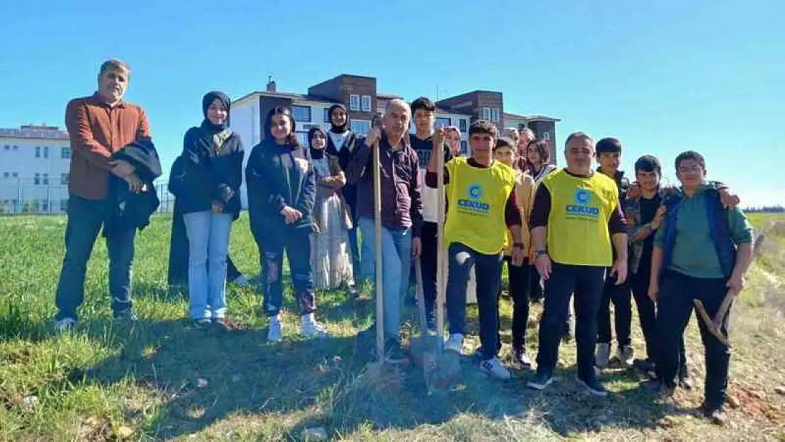 Öğrenciler bin tohum toplarını doğayla buluşturdu