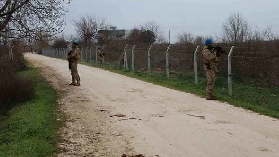 Şanlıurfa'da terör operasyonunda gözaltına alınan şüpheliler jandarmada