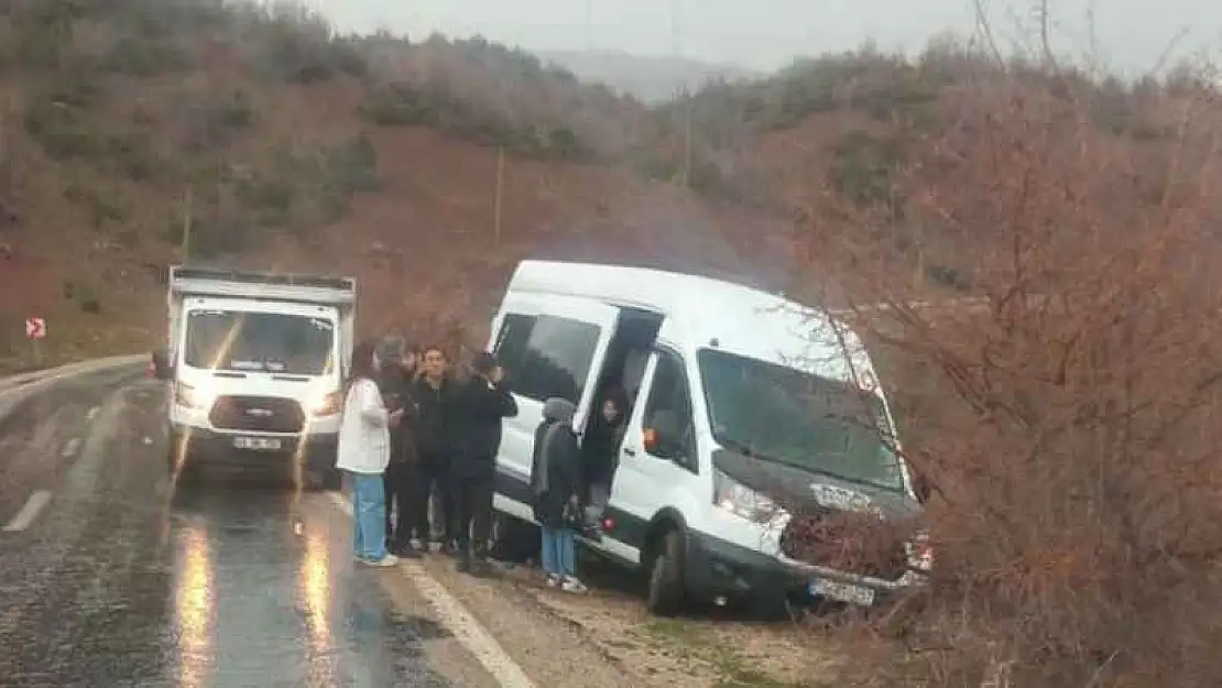 Şırnak-Siirt kara yolunda yoldan çıkan minibüste 1 kişi yaralandı