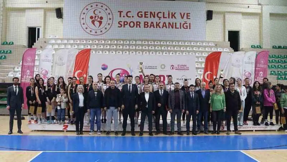 Mardian Mall'dan Voleybolun Sultanlarına destek