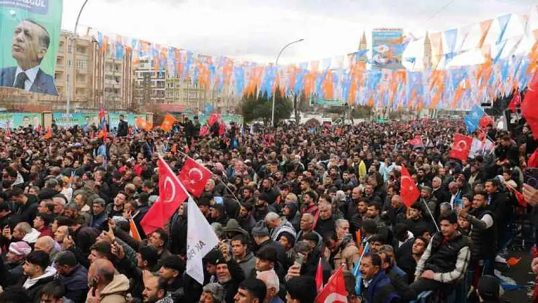 Cumhurbaşkanı Erdoğan: 'Hiç kimsenin bizim gölgemizde yürüyüp bize seçim kaybettirmek için ortada dolaşmasına rıza göstermeyeceğiz'