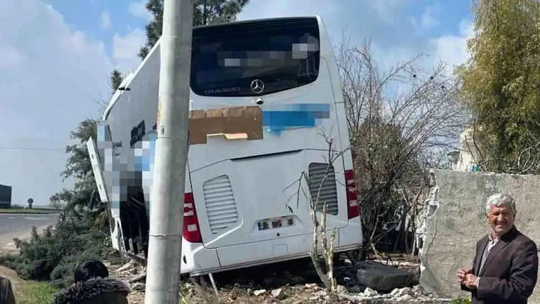 Mardin'de yolcu otobüsü bir evin bahçesine girdi