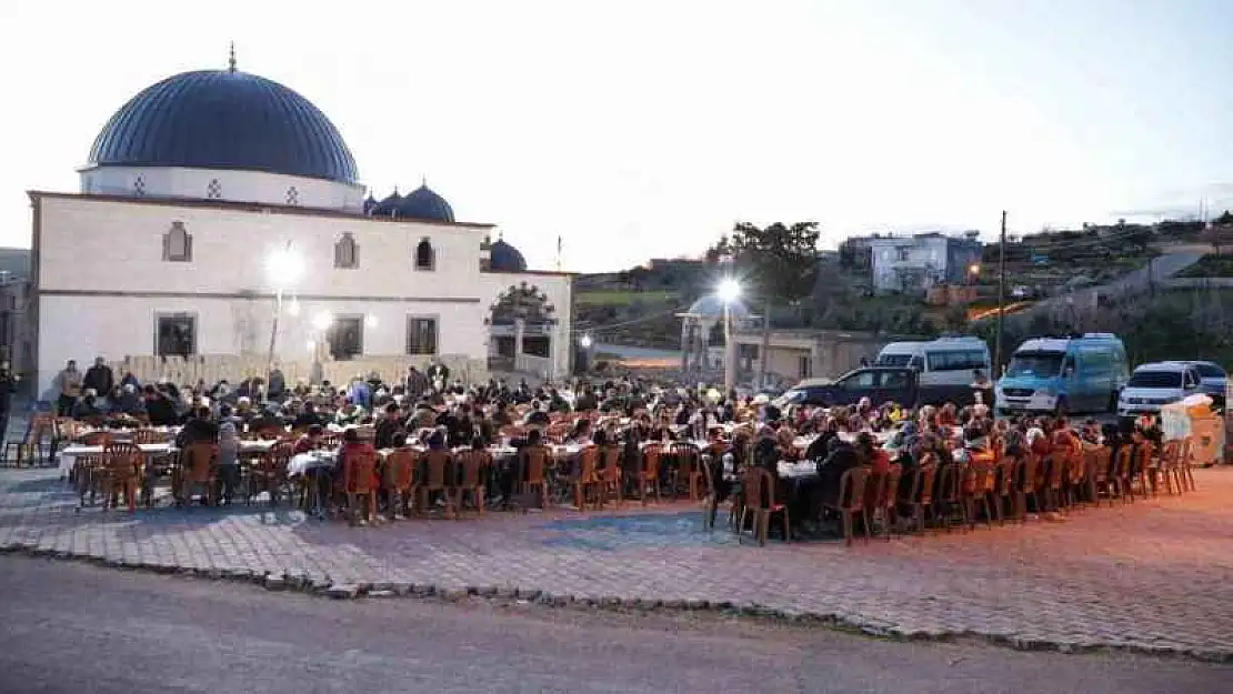 Kırsaldaki vatandaşlar iftarda bir araya geldi